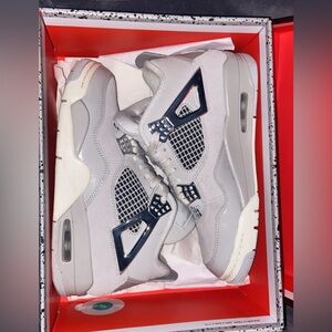 Jordan 4 frozen moment